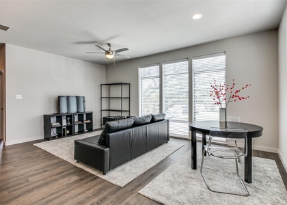 906 W Cannon Street - Photo 1