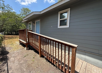 1009 Alex St - Photo 1