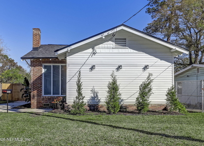 4633 Kingsbury Street - Photo 1