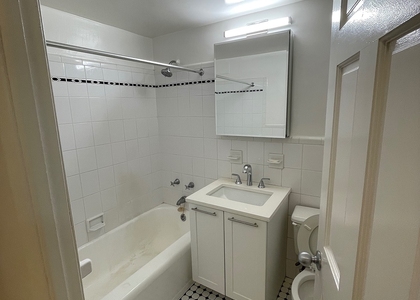 East 55 Street - Photo 1