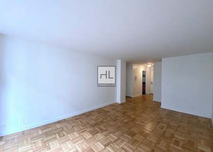 East 49 Street - Photo 1