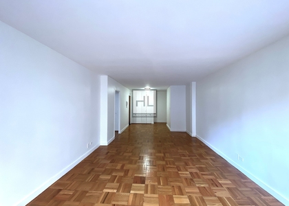 East 49 Street - Photo 1