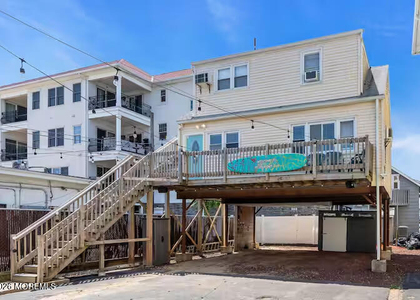115 Dupont Avenue - Photo 1