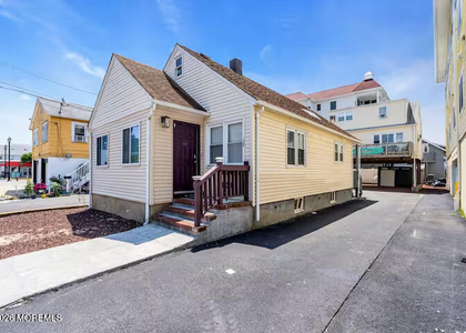 115 Dupont Avenue - Photo 1