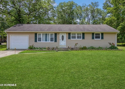 512 Lakehurst Road - Photo 1