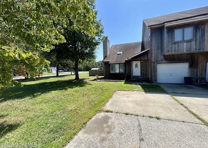 302 Center Street - Photo 1
