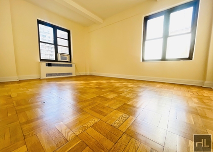 East 56 Street - Photo 1