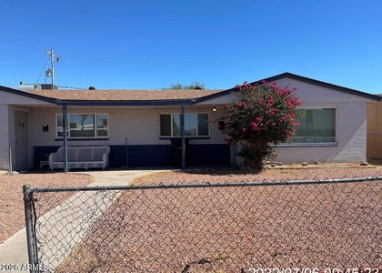 200 W Hill Drive - Photo 1