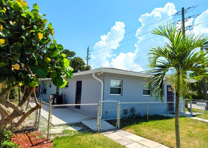 628 Monroe Drive - Photo 1