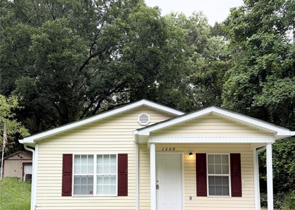 1208 W Walnut Avenue - Photo 1