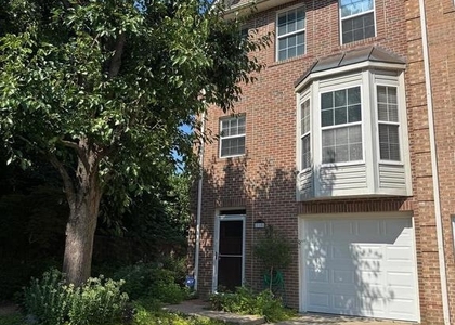 110 Lakeview Court - Photo 1