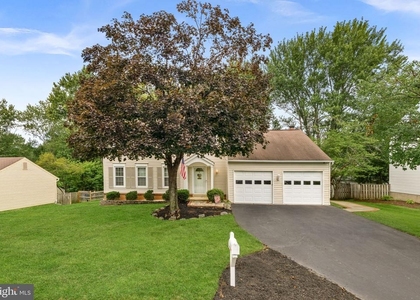 10163 Yorktown Way - Photo 1