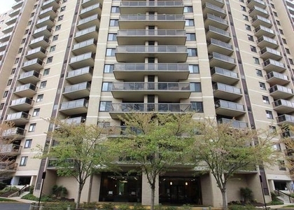 307 Yoakum Parkway - Photo 1
