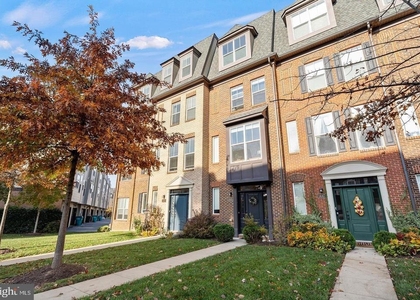 1445 Trafalgar Lane - Photo 1