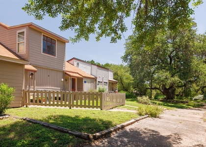 4 Townhouse Cir - Photo 1