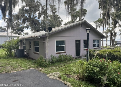 1464 Se County Road 21b - Photo 1