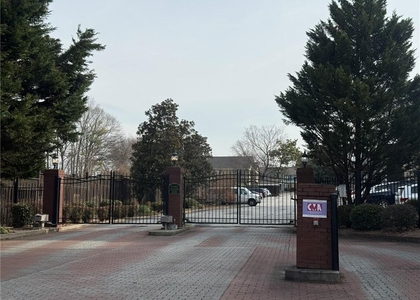 110 Summer Pl - Photo 1
