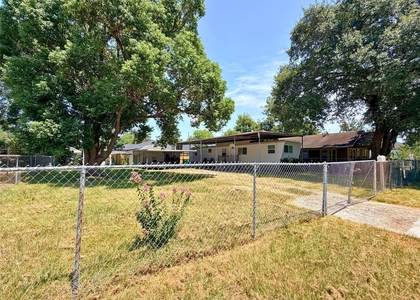 310 E Jack Street - Photo 1