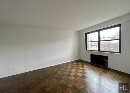 E 16 St - Photo 1