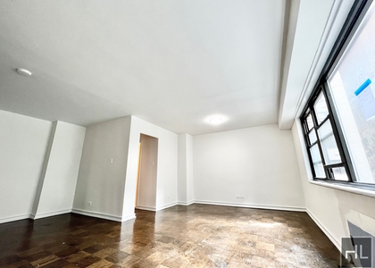 E 16 St - Photo 1