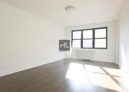 E 16 St - Photo 1