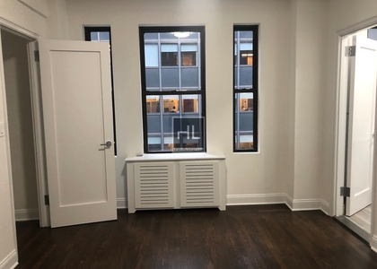 East 46 Street - Photo 1