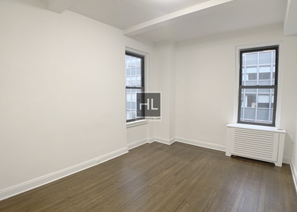 East 46 Street - Photo 1