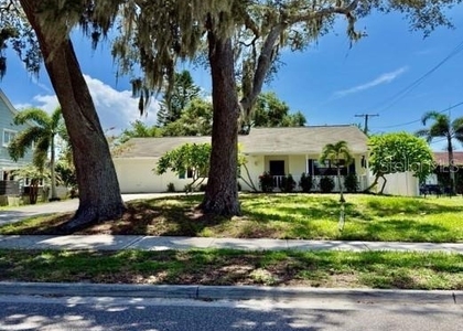 217 S Spring Boulevard - Photo 1