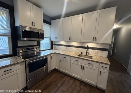 632 N Irving Avenue - Photo 1