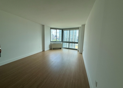 Center Boulevard - Photo 1