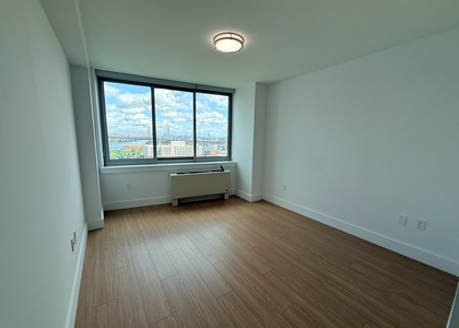 Center Boulevard - Photo 1