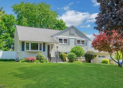 15 Maxine Dr - Photo 1