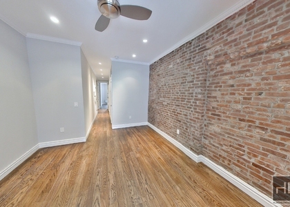 West 52nd Street - Photo 1