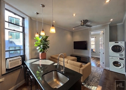 Avenue B - Photo 1