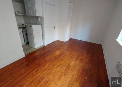 East 61 Street - Photo 1