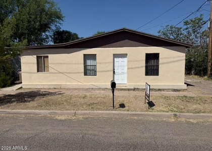 662 E Avenue - Photo 1