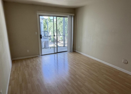 740 W Elm Street - Photo 1