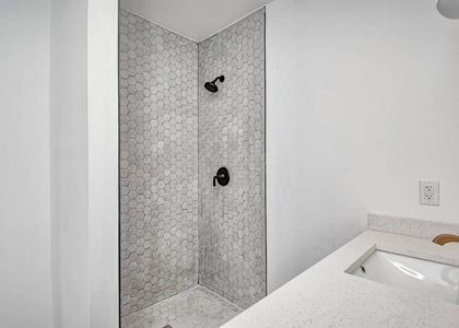 318 N E Street - Photo 1