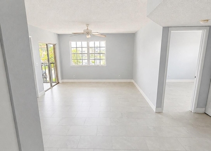 1560 Se Royal Green Circle - Photo 1