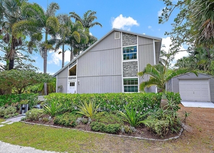 15629 95th Avenue N - Photo 1