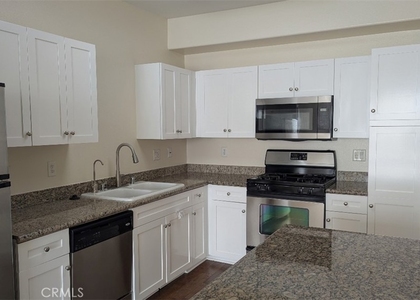 100 S Alameda Street - Photo 1