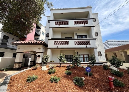 156 S Oak Knoll Avenue - Photo 1