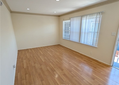 218 N Normandie - Photo 1