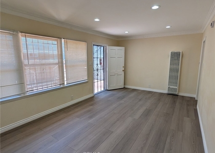 216 N Normandie - Photo 1