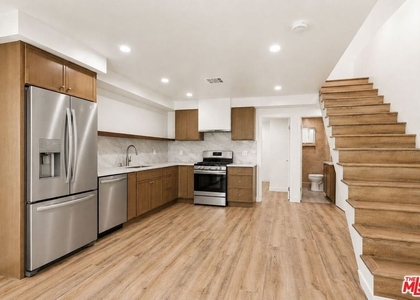 1122 N Beachwood Drive - Photo 1