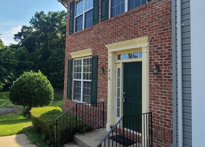 210 Hillside Court - Photo 1