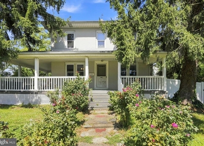 400 W Chapel Avenue - Photo 1