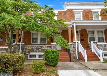 2838 Pelham Avenue - Photo 1