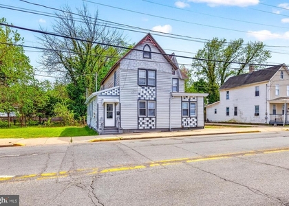 214 W Division Street - Photo 1