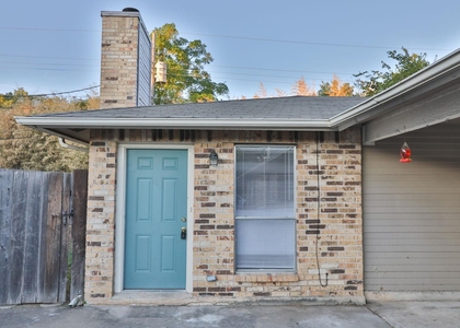 2102 Courtney St - Photo 1